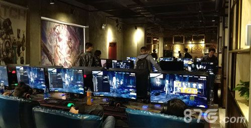 图:因绝地求生火爆,网吧出现了久违的排队等位场景