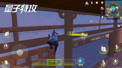爬在墙上,伏击敌人