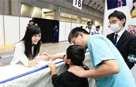 AKB48现场握手会照片(选自网络)