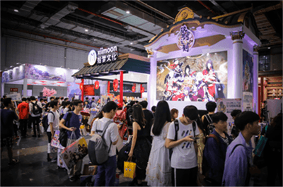 CP22参展期间,聚集在《执剑之刻》展台的粉丝们