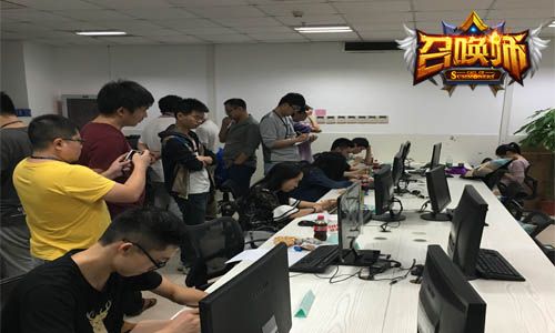 召唤师宣传图三