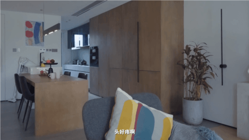完蛋我被美女包围了手游官方版截图3