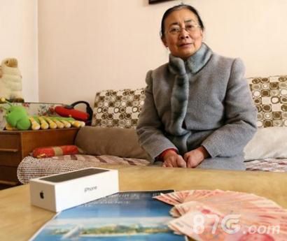 大妈征女儿陪旅游
