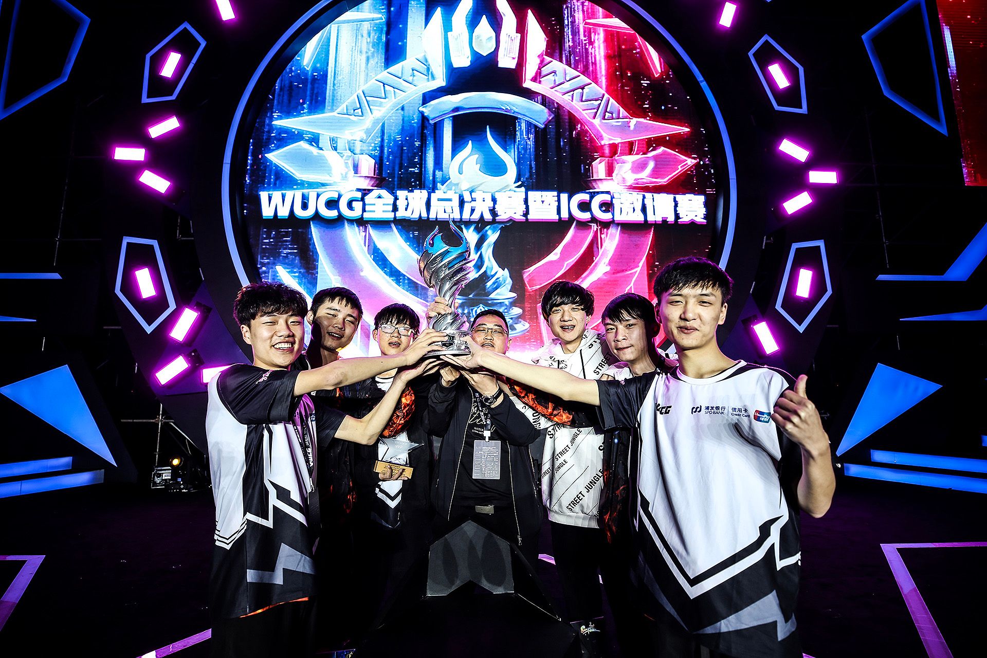 WUCG连续三年携手萤火虫,在广州的南区决赛不容错过! WUCG连续三年携手萤火虫,在广州的南区决赛不容错过!