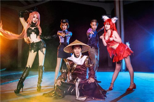 五大人气Cose联袂出演“惊奇玩咖团”首套Coser海报
