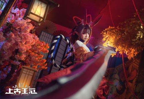 细腻触感真人演绎 简言、千夜未来cos《上古王冠》龙姬等人气英雄 细腻触感真人演绎 简言、千夜未来cos《上古王冠》龙姬等人气英雄