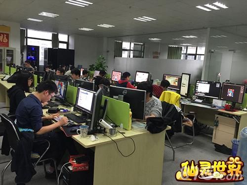 活泼的原画师们,正在用心绘图-仙灵世界