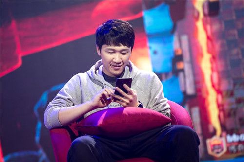 部落冲突:皇室战争音乐才子里尔在比赛中获得胜利