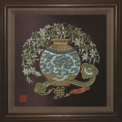 孙庆先代表作品《如意瓶》(国家旅游总局赠送美国商务部长的金银丝线垫绣)