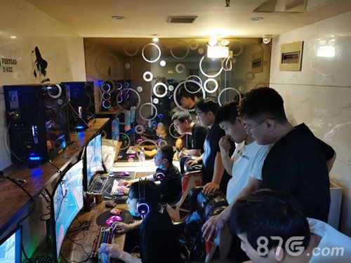街头篮球比赛图