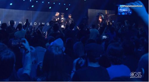 小岛秀夫在2019年科隆游戏展发布会上登台时的气氛你感受一下