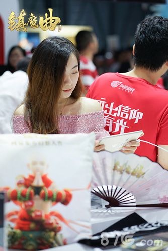 镇魔曲认真试玩的美女,猜猜她喜欢哪个角色?