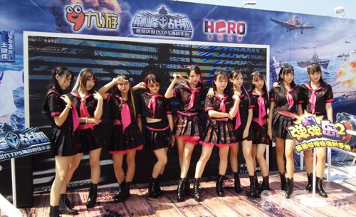 巅峰战舰玩家与ShowGirl互动截图